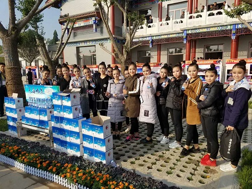 图片说明:喝太极之源水,我们都是白富美!.jpg 图片说明:喝太极之源水,我们都是白富美!.jpg